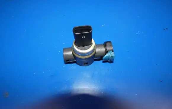 Volvo S90, V90 Fuel pressure sensor 23432653 8152B AEA80