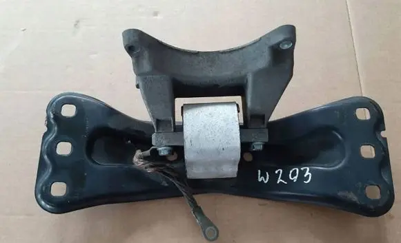 Mercedes-Benz E W211 Engine mount bracket A2032420401