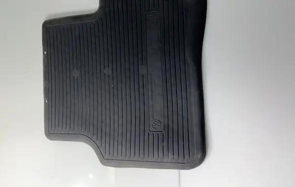 Volkswagen PASSAT B7 Rear floor mat 3C0061512