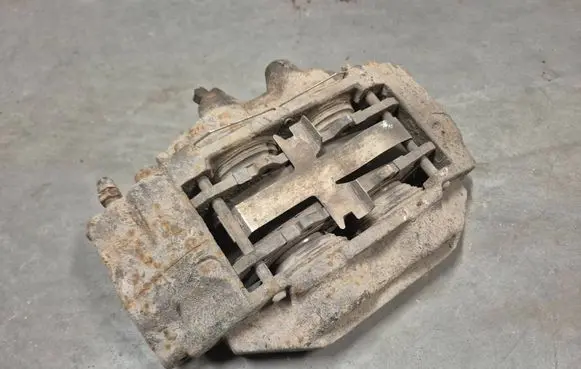 Toyota Hilux (AN10, AN20, AN30) Front brake caliper 477500K180
