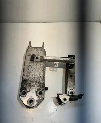BMW 7 F01 F02 F03 F04 Radiator mount bracket 7158871