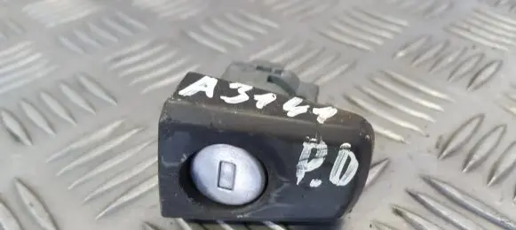 Opel Zafira B Front door lock (next to the handle) 