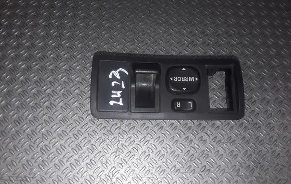 Toyota Corolla Verso E121 Wing mirror switch