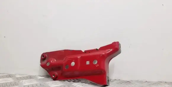 Audi A3 S3 8P Fender mounting bracket 8P0821136A