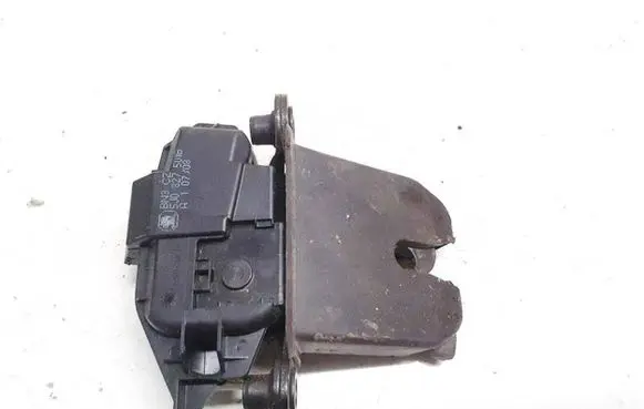 Skoda Fabia Mk1 (6Y) Tailgate/trunk/boot lock/catch/latch 5j0827501b