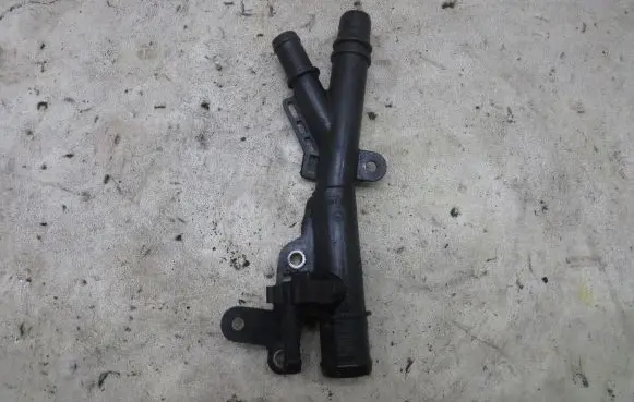 Nissan X-Trail T32 Engine coolant pipe/hose 1321016