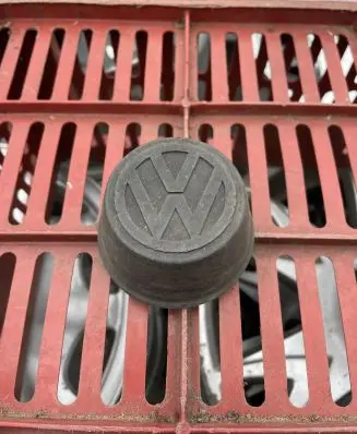 Volkswagen Golf I Original wheel cap 321601171A