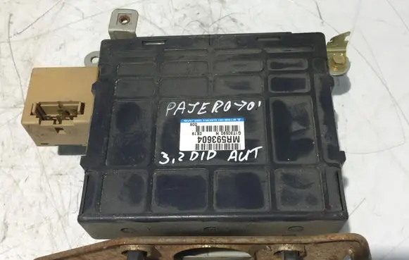 Mitsubishi Pajero Engine control unit/module MR593604