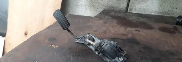 Opel Vivaro Accelerator throttle pedal 8200008477
