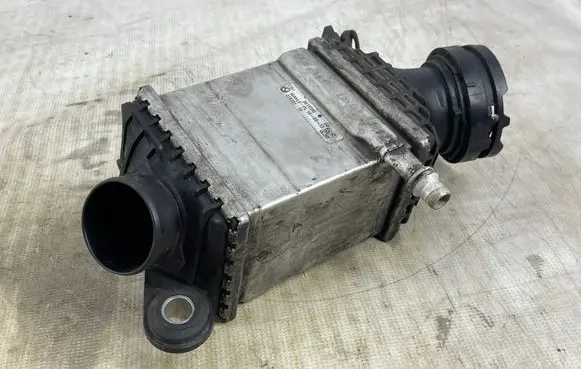 BMW 7 G11 G12 Intercooler radiator 8619390 2282811