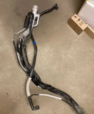 Volvo S80 Fuel tank filler neck pipe 6G9N9032HL 31261208 T7013307