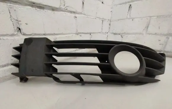 Volkswagen PASSAT B5.5 Front bumper lower grill 3B0853665L