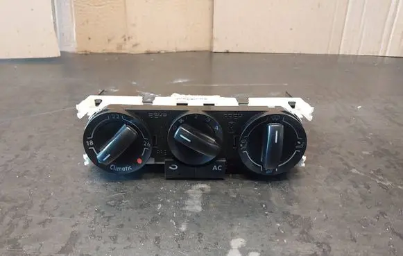 Volkswagen Polo IV 9N3 Climate control unit 6Q0820045E