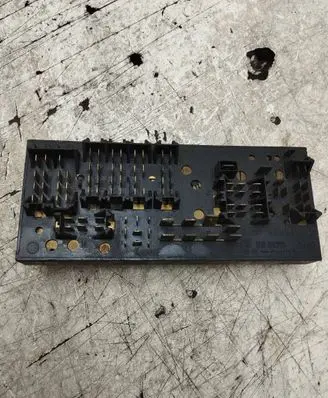 Audi 80 90 B3 Fuse module 443941822 896178