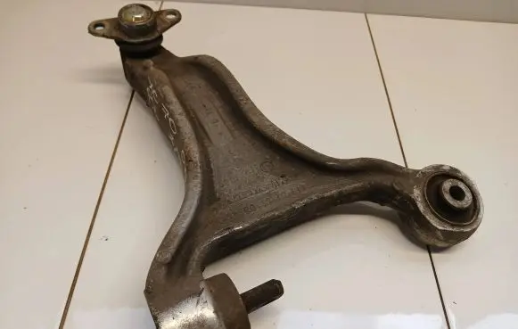 Volvo XC70 Front control arm 8646376