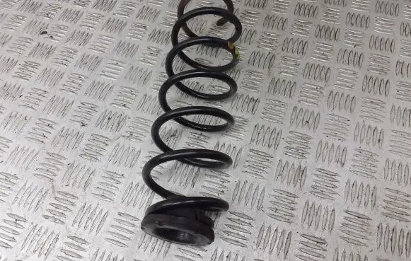 Volkswagen Polo IV 9N3 Rear coil spring