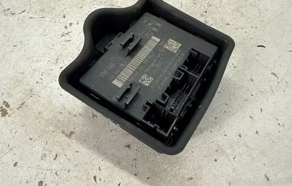 Audi Q3 F3 Door control unit/module 8W1959595D