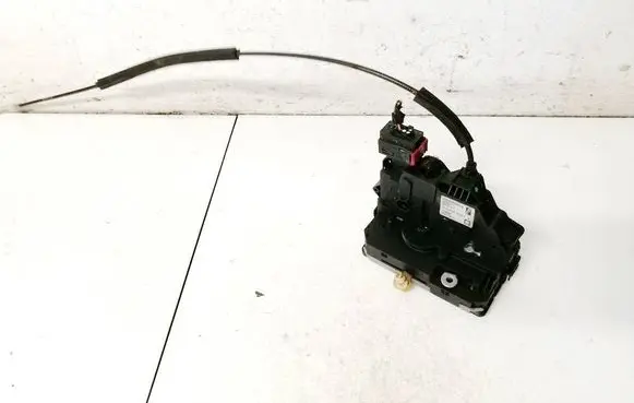 Chevrolet Captiva Front door lock 55702904