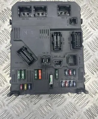 Peugeot 206 Comfort/convenience module 9650584680 S118085220 635625125