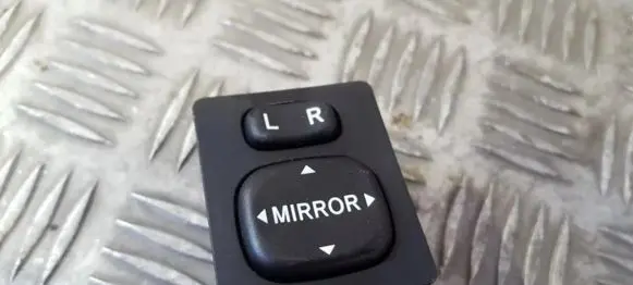 Toyota Auris 150 Wing mirror switch 183574