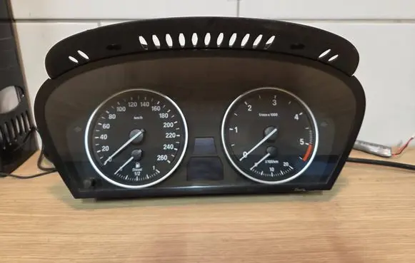 Speedometer (instrument cluster)