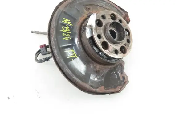 Mercedes-Benz C AMG W204 Stub axle 