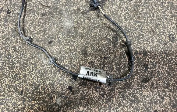 Ford C-MAX I Front ABS sensor wiring 3M5T2B325