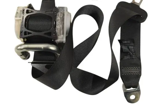 Toyota Camry VIII XV70 Rear seatbelt