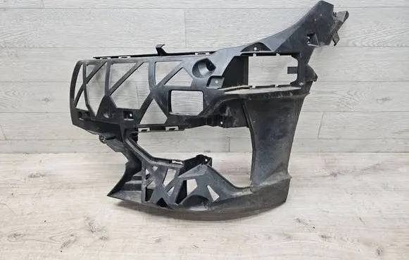 BMW 3 G20 G21 Front bumper mounting bracket 7422247