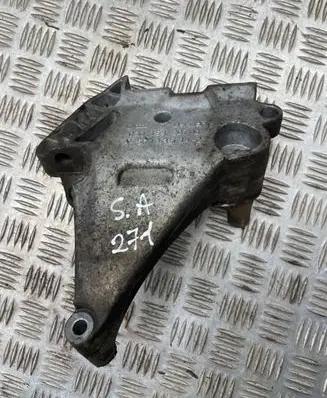 Seat Altea XL Engine mounting bracket 03g199207g
