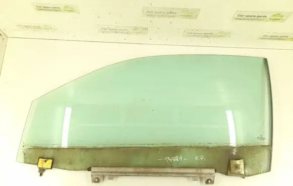 Mercedes-Benz CLK A208 C208 Front door window glass four-door 2087200718 A2087200718