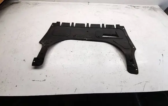 Volkswagen Polo Engine splash shield/under tray 6Q0825237R 8Q0825257