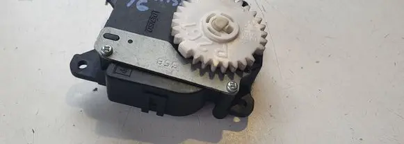 Toyota Avensis T270 A/C air flow flap actuator/motor 