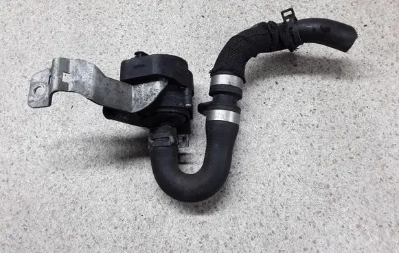Mercedes-Benz C W205 Engine coolant pipe/hose A2118350028 A2116350364