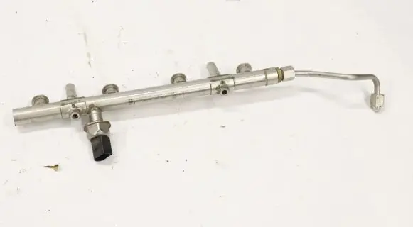 Fuel injector supply line/pipe