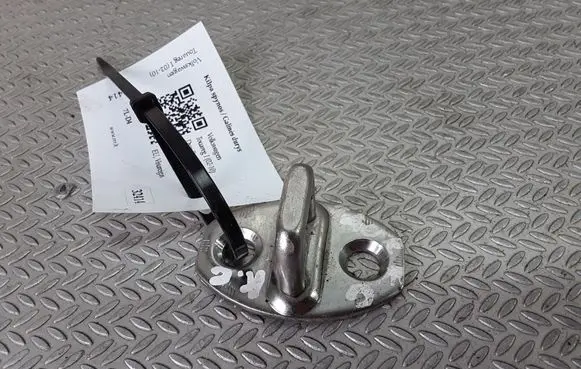 Volkswagen Touareg I Rear door lock loop/hook striker 3B0837033P