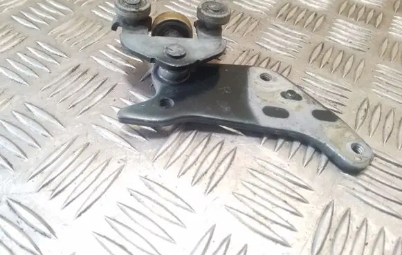 Toyota Previa (XR30, XR40) II Sliding door lower roller guide/hinge 