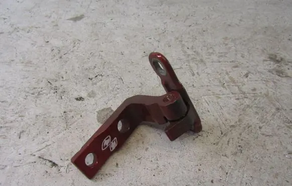 Volvo S90, V90 Rear door lower hinge A046572
