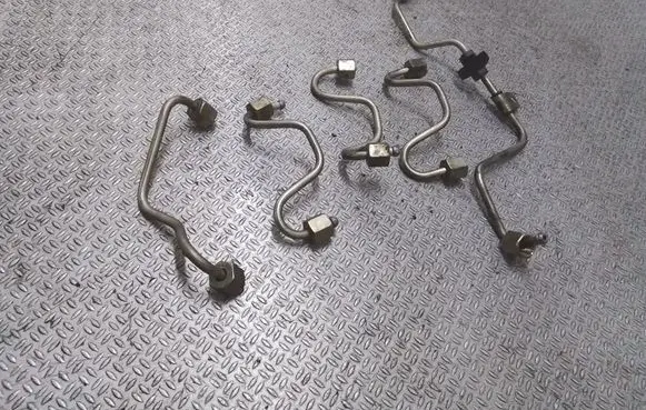 Fuel injector supply line/pipe