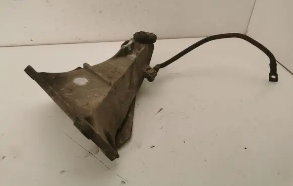 Engine mounting bracket