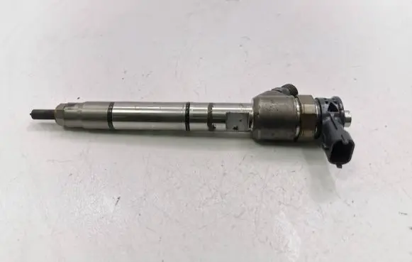 Hyundai Tucson TL Fuel injector 338002A610 0445110589