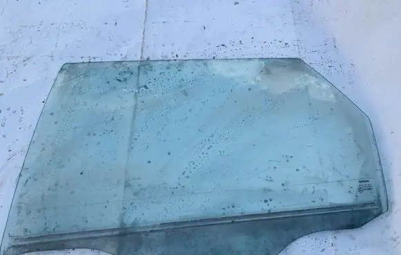 Rear door window glass