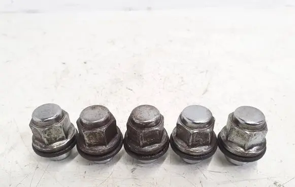 Lexus IS 220D-250-350 Nuts/bolts 