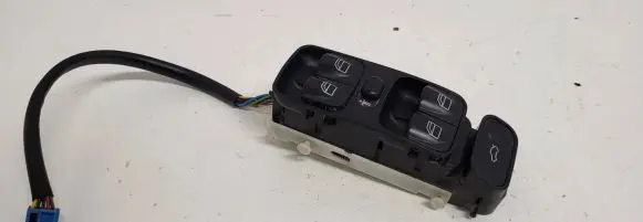 Mercedes-Benz C W203 Electric window control switch A2038200110