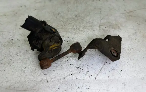 Headlight/headlamp level sensor