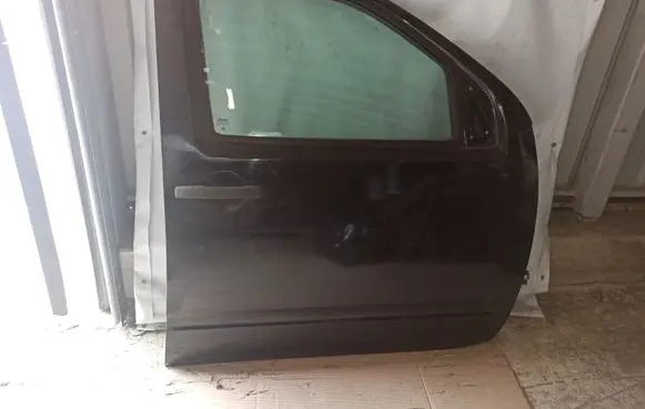 Nissan Navara D40 Front door