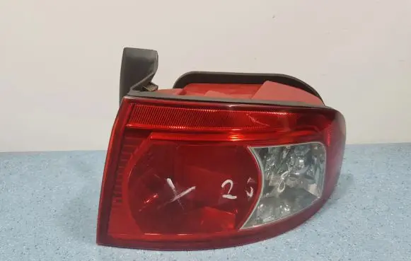 KIA Magentis Rear/tail lights