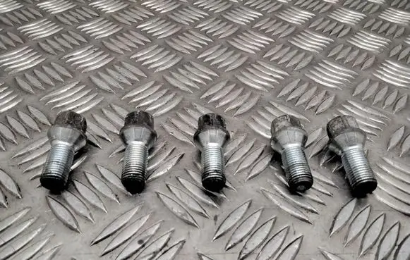 Nuts/bolts