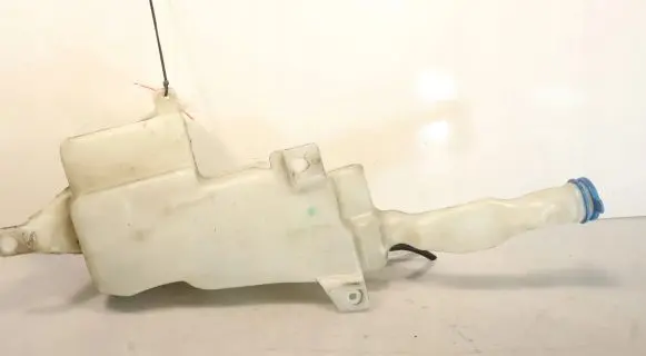 Suzuki SX4 Windshield washer fluid reservoir/tank