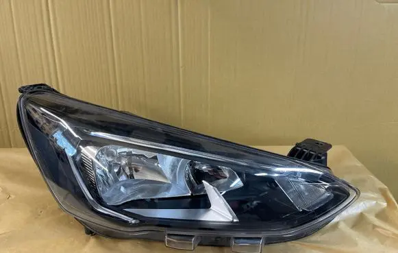 Ford Focus Headlight/headlamp JX7B13W029CE